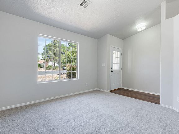 5th image of 1204 Willow Dr