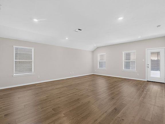 3rd image of 309 Banner Ave