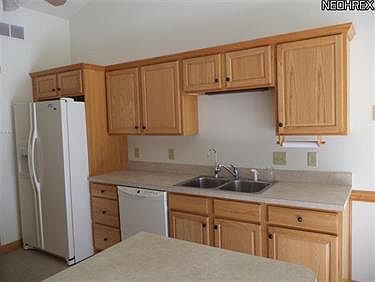 3rd image of 129 Claybrook Dr