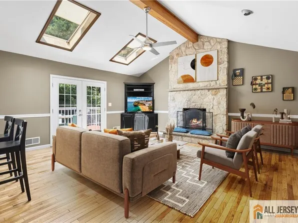 19 Station Rd, Cranbury, NJ 08512