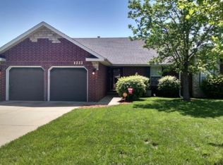 1222 W McGuffey St, Ozark, MO 65721