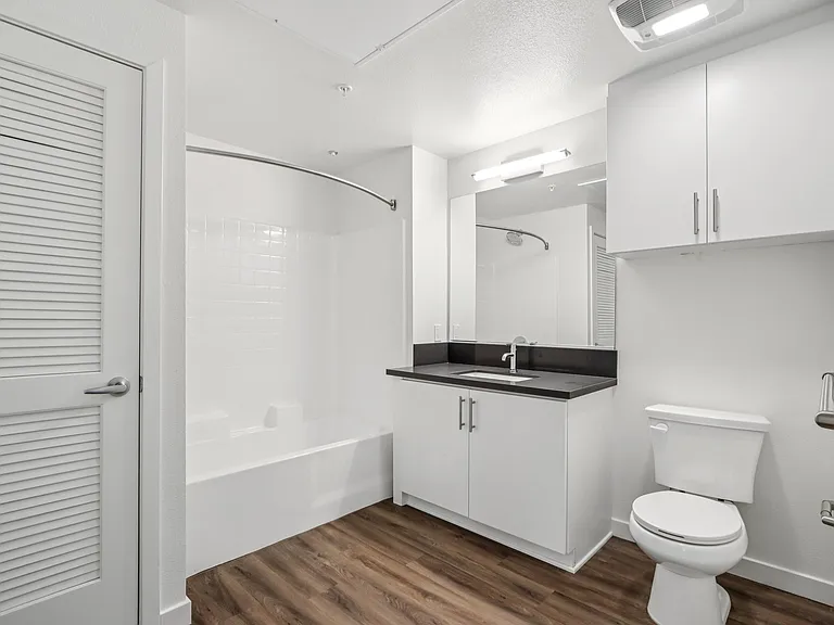 Cloud Nine Luxury Apartments — Photo 26