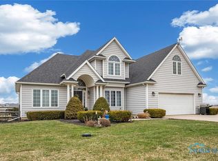 17300 Bobel Rd, Bowling Green, OH 43402