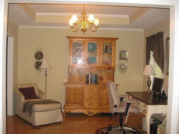 4th image of 3825 Rosewood Cir