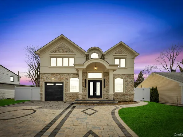 157 4th Street, Hicksville, NY 11801