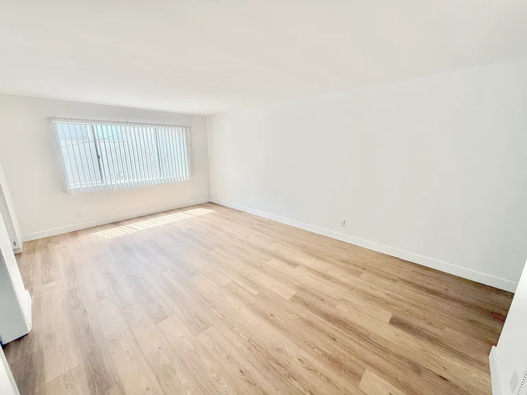 12766 Venice Blvd #106 — Photo 7