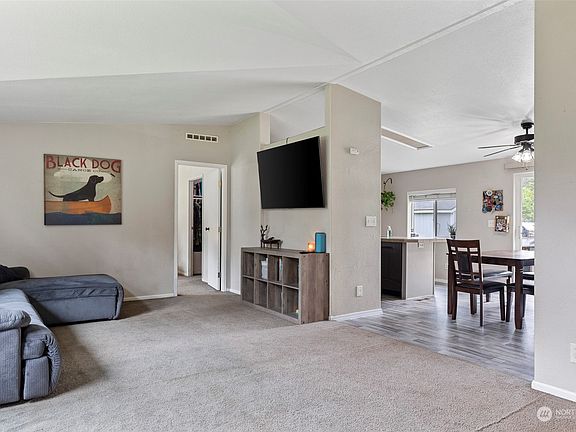 5th image of 637 Hill Haven Lane