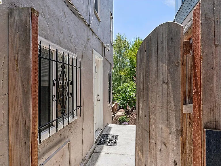815 Portal Ave #B — Photo 10