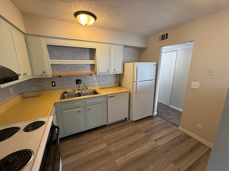 Charlestown House Apartments — Photo 15