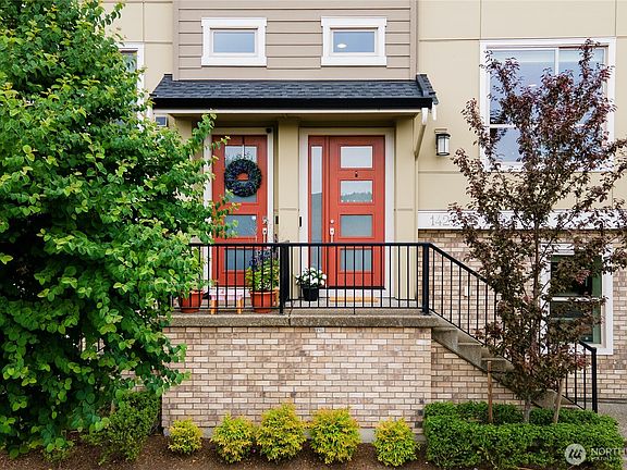 2nd image of 1429 8th Avenue NE #8