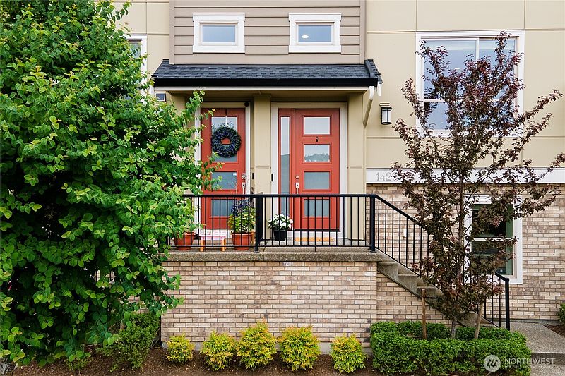 2nd image of 1429 8th Avenue NE #8
