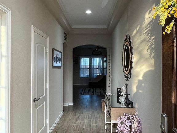 Entryway (Entry console and wall decor included)