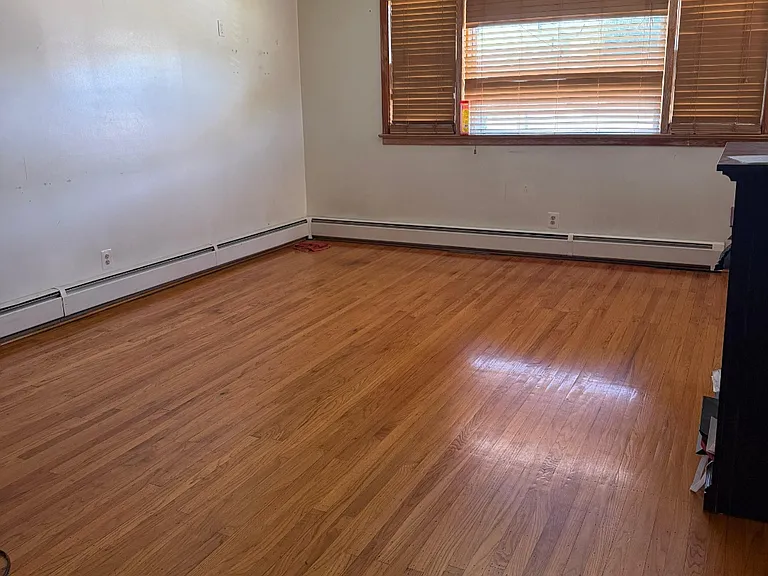 5917 Roosevelt Ave — Photo 9