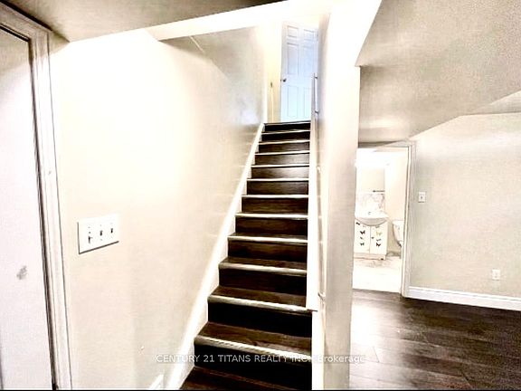 3rd image of 11 Etienne St