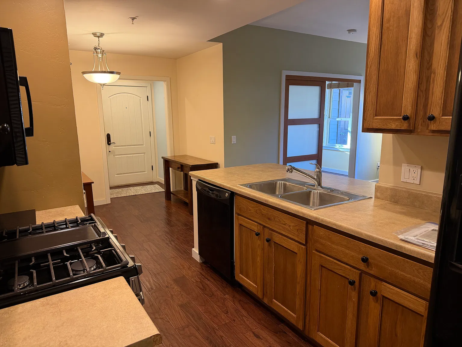 1 bed, 736 sqft, $1,800 — Photo 4