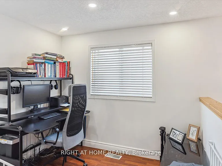 223 Grey Fox Dr — Photo 16