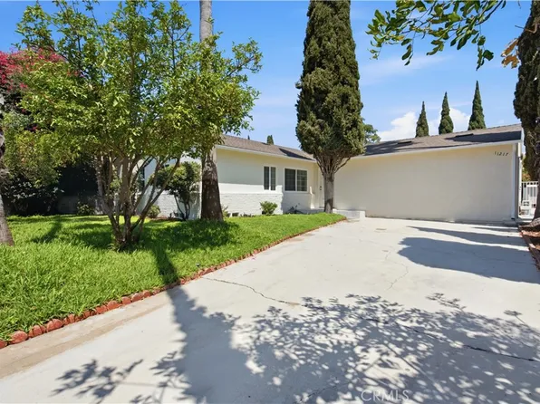 11215 Lull St, Sun Valley, CA 91352