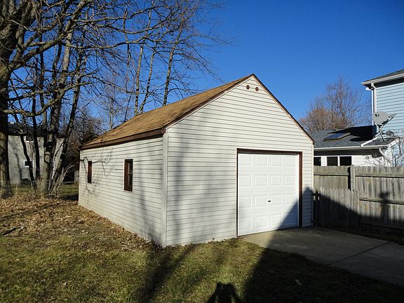 3rd image of 3976 Garfield Ave
