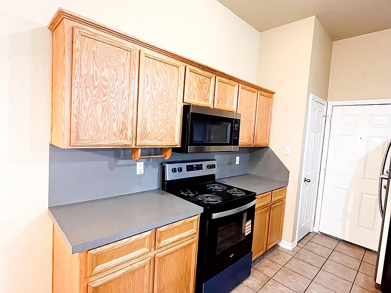418 W Green Ave #A — Photo 9