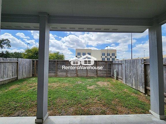 2nd image of 1512 Lakeline Oak Dr