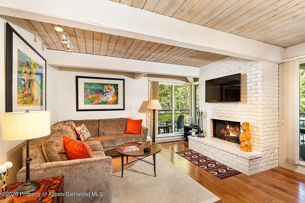 2 bed, 2.0 bath, 960 sqft, $14,750 — Photo 3