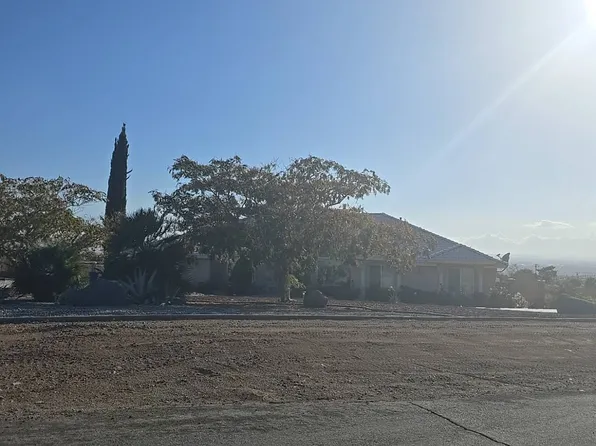 16544 Tawanka Rd, Apple Valley, CA 92307