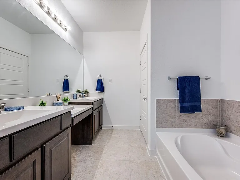 1728 Heron Way — Photo 27
