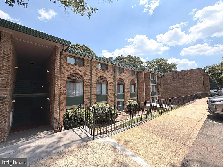 487 N Armistead St #203 — Photo 3