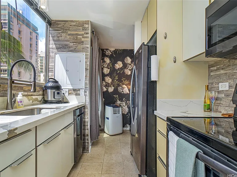 444 N?hua St #703 — Photo 3