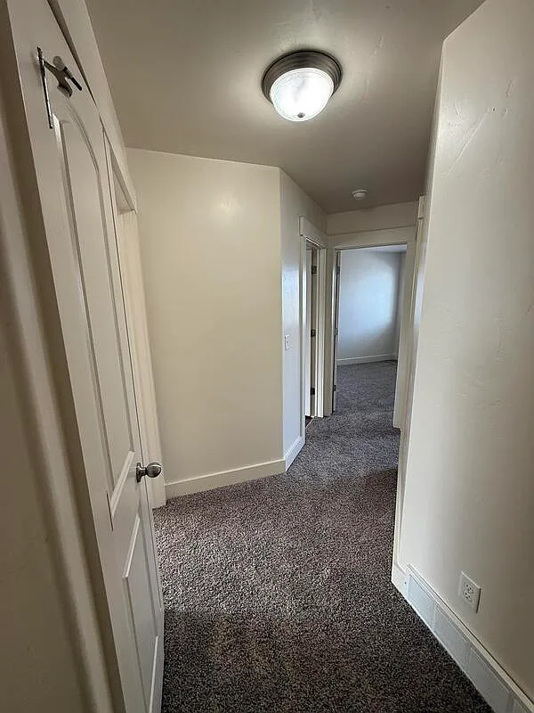 3 bed, 1.5 bath, 1300 sqft, $1,300 — Photo 2