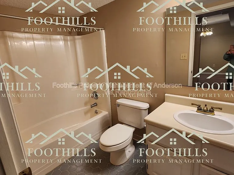 1011 Northlake Dr — Photo 8