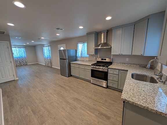2nd image of 959 Thornton St