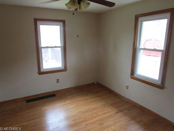 4th image of 1167 Bell Ave