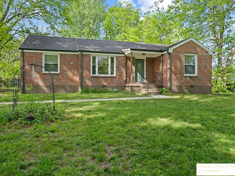 1235 Berwick Trl — Photo 1
