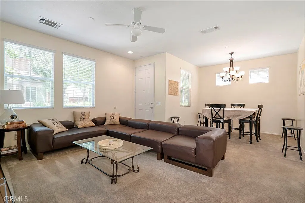 4 bed, 2.5 bath, 1540 sqft, $3,500 — Photo 4
