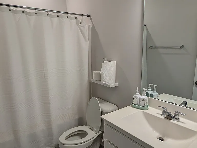 Full bathroom - 1st floor