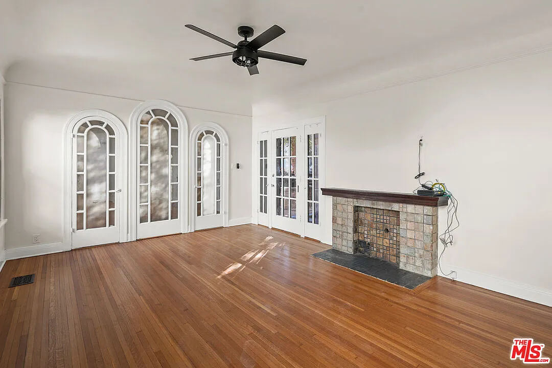 2 bed, 2.0 bath, 1000 sqft, $3,700 — Photo 4