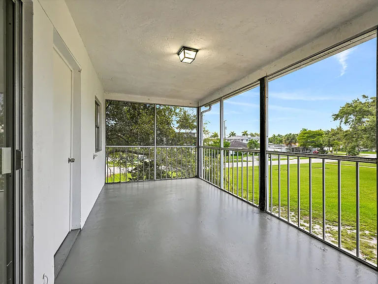 199 SW 15th St #3 — Photo 25