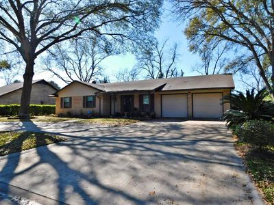 864 N Fowlkes St, Sealy, TX, 77474