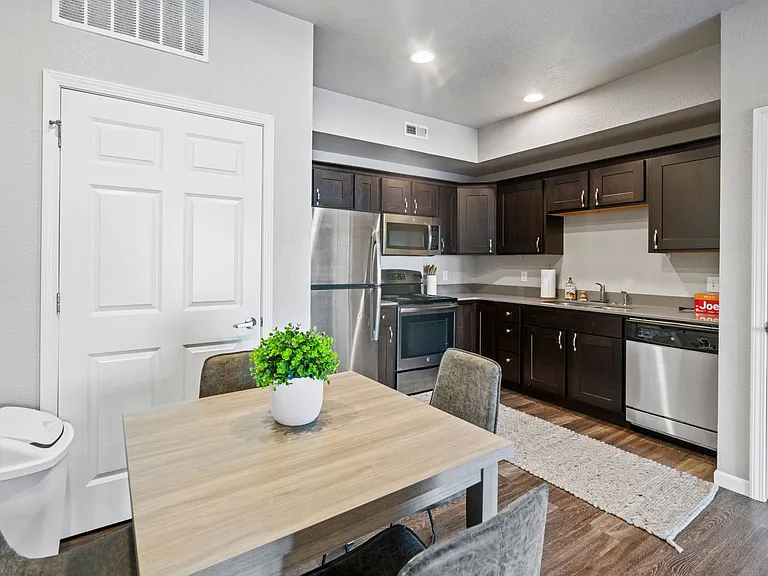 Willow Falls Apartments — Photo 32