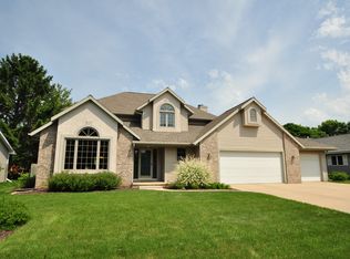 3235 N Country Run Dr, Appleton, WI 54914