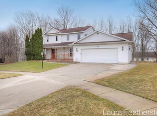 232 Glenview Ct NE, Rockford, MI 49341