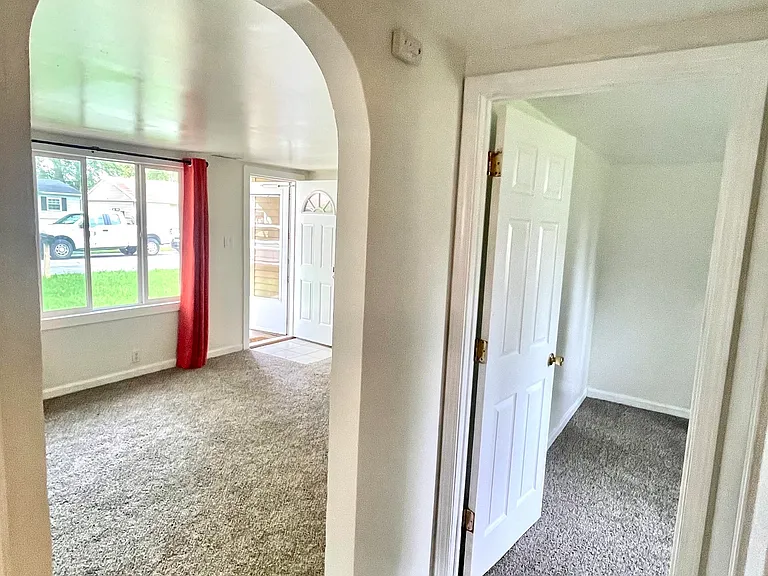 1704 S Lindell Dr — Photo 6