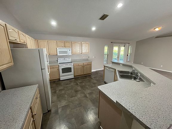 5th image of 507 Hamlet Ct