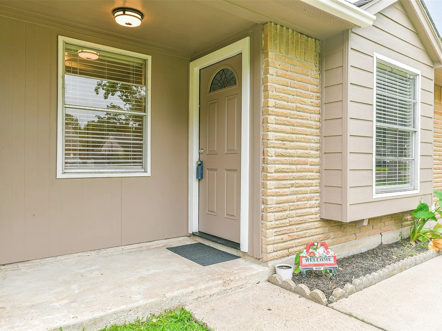 3 bed, 2.0 bath, 1009 sqft, $1,950 — Photo 3
