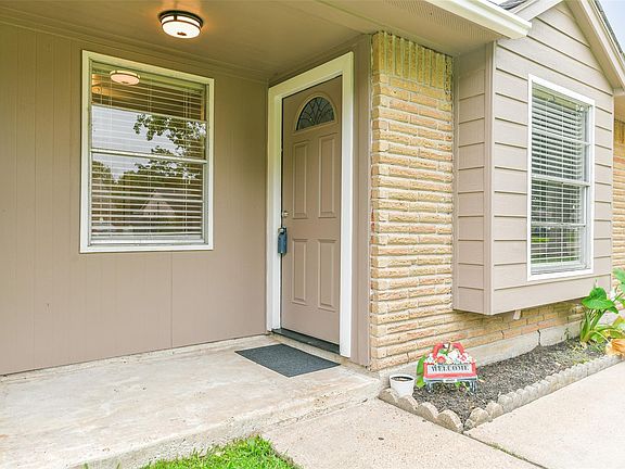 3rd image of 104 Brigadoon Ln