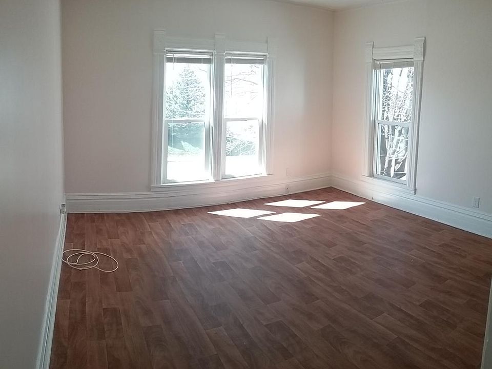 1st image of 301 E Plum St #201