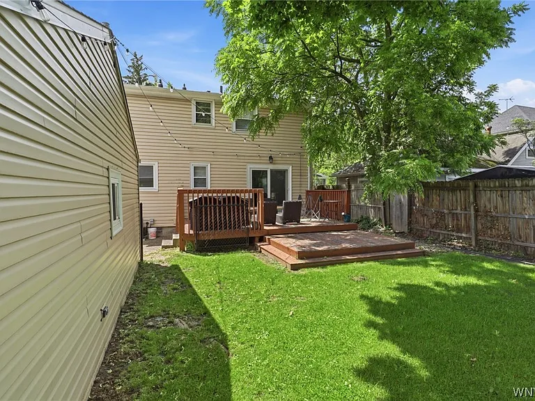 16 Paramount Pkwy — Photo 29