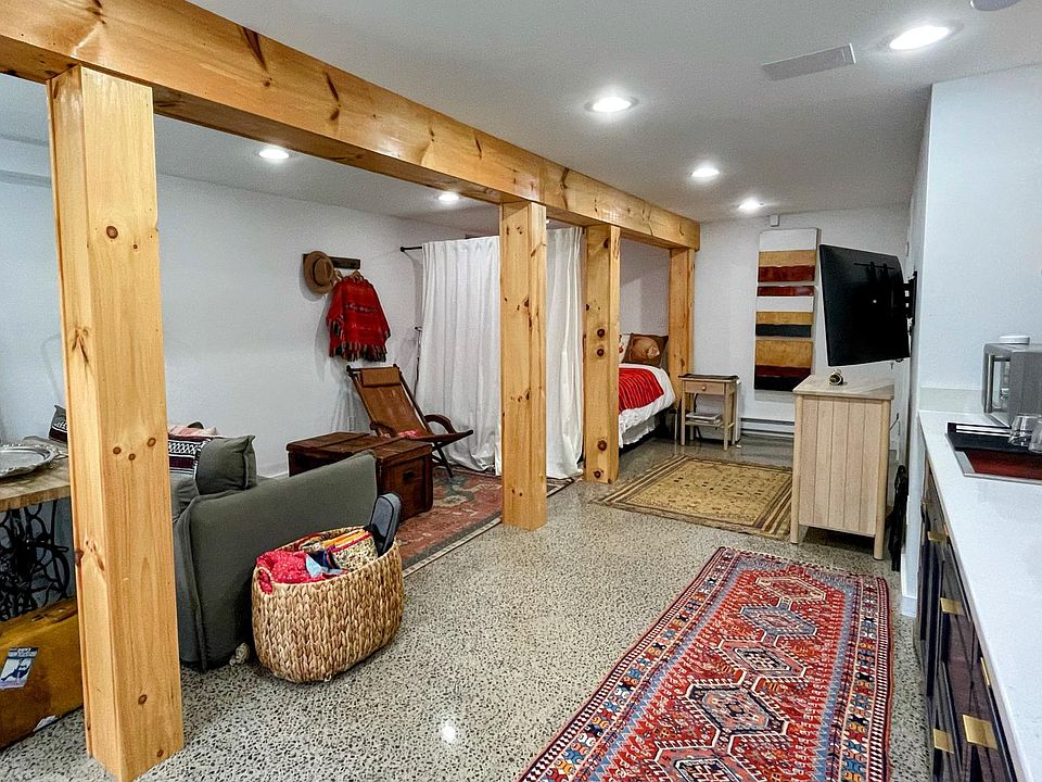The Garden Studio is a brand new modern open-plan space.