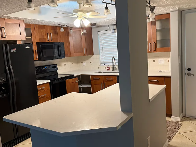 4600 Cove Cir #709 — Photo 7